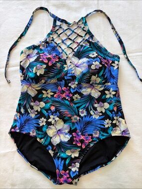 Women's NWOT Tahiti Swimsuit Lattice Work Neckline
